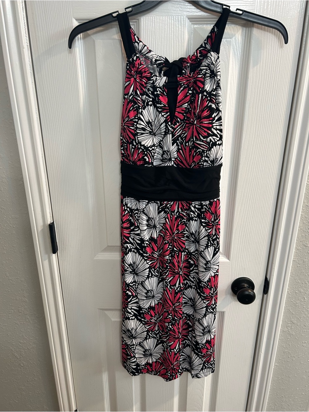 New Directions size small floral sleeveless dress pink white black tie back